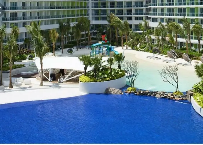 Azure Urban Apartahotel